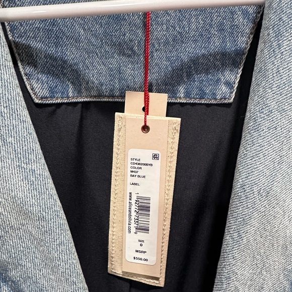 Alice + Olivia - Macey
NWT
Denim Fitted Blazer in Bay
Blue - Picture 10 of 10